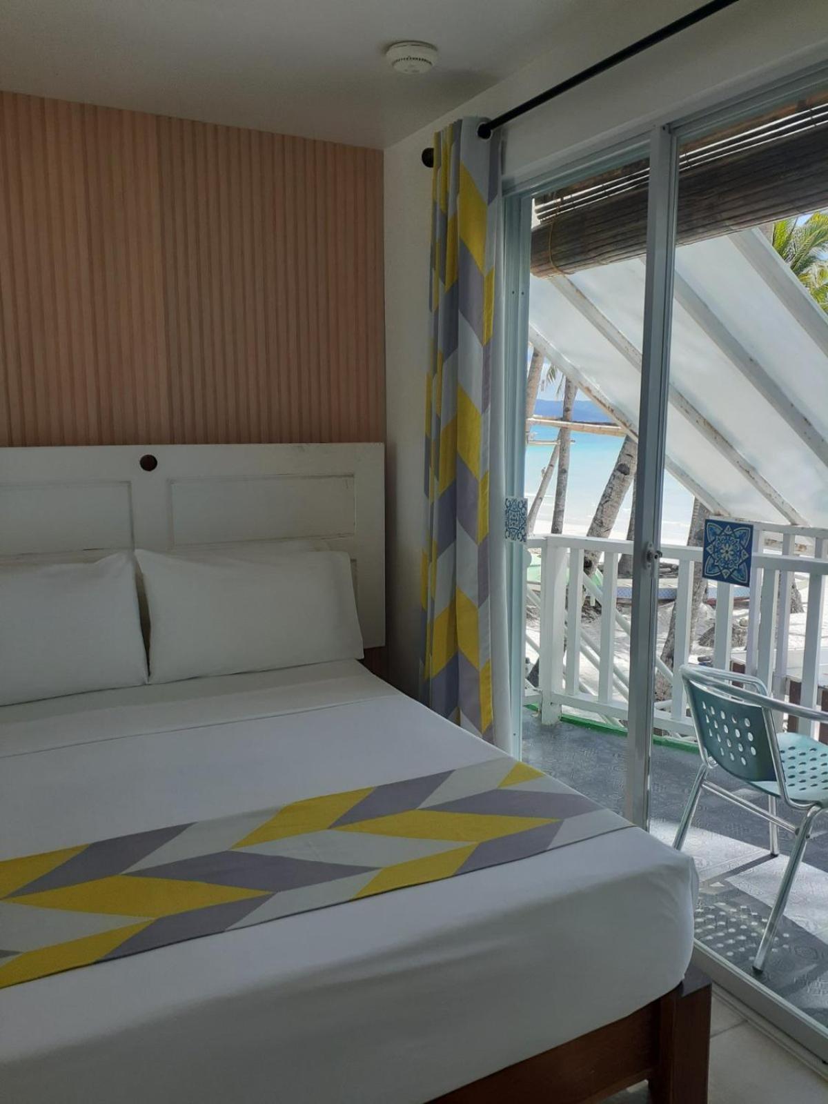 Bluewaves Beach House Balabag  Eksteriør billede